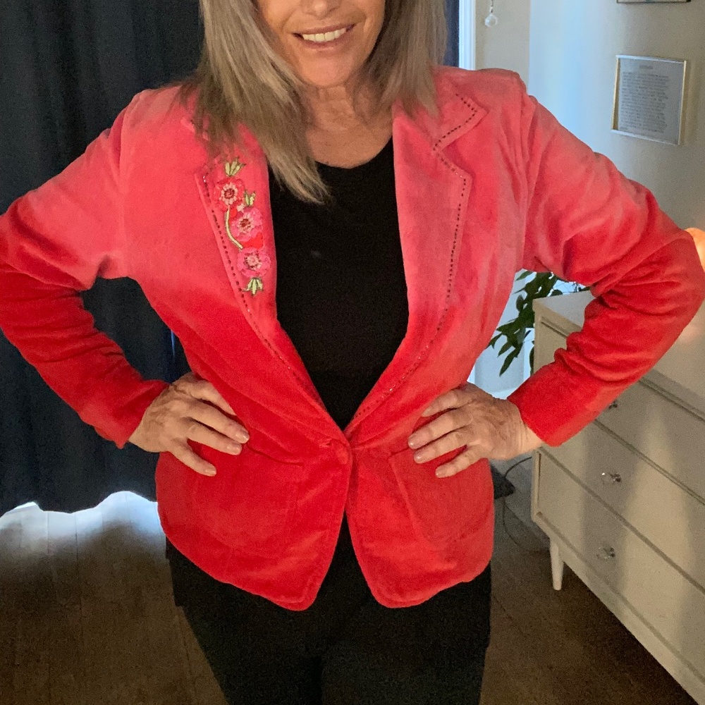 GORGEOUS jacket!! Ombre pink to red!